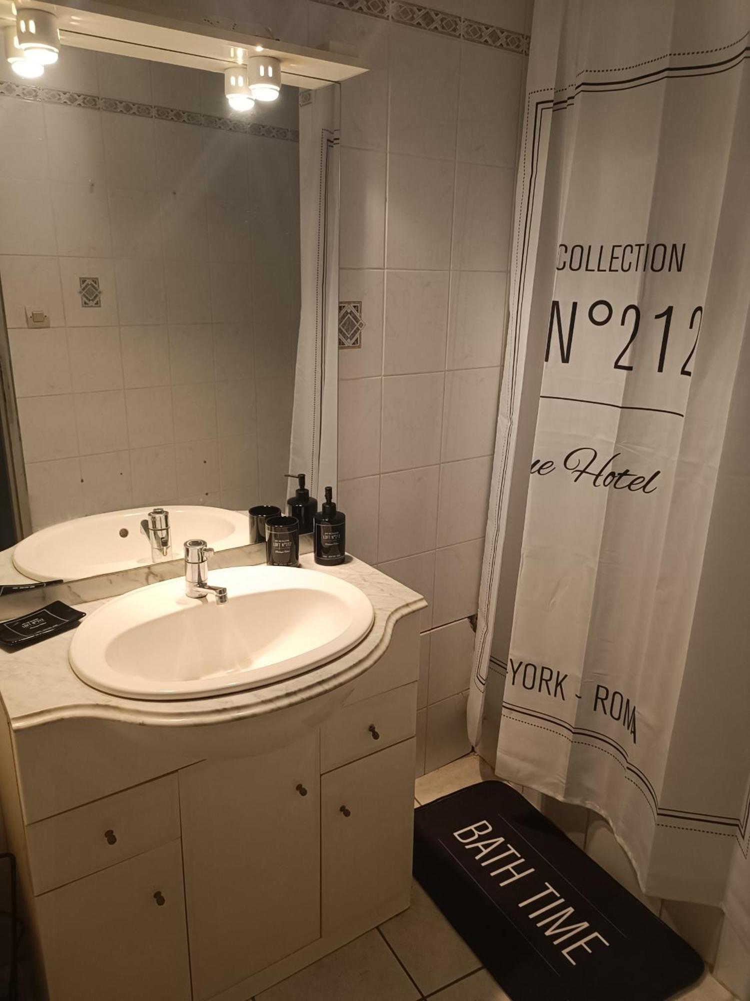 Grand Studio Meuble Chez Coco Romans-sur-Isère Zewnętrze zdjęcie